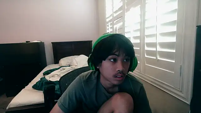 youngasianboy2007 online show from 12/02/25, 10:27