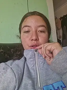 annyaparis online show from 10/19/25, 04:18