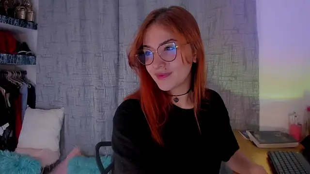 Snapshot of AmaruBloom chatting on 10/18/25, 05:21 AmaruBloom online show from 10/18/25, 05:21