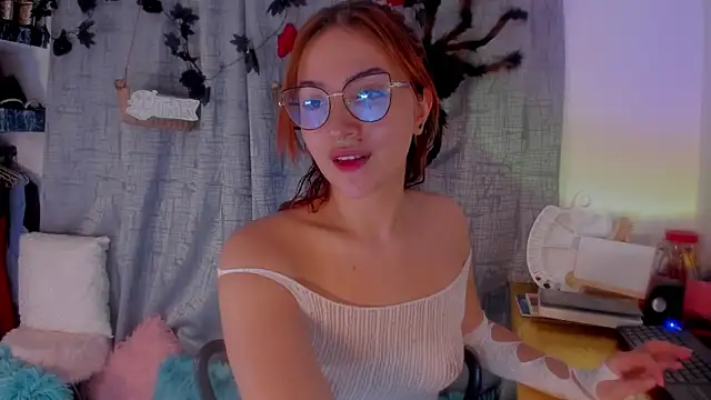 Snapshot of AmaruBloom chatting on 10/23/25, 03:50 AmaruBloom online show from 10/23/25, 03:50