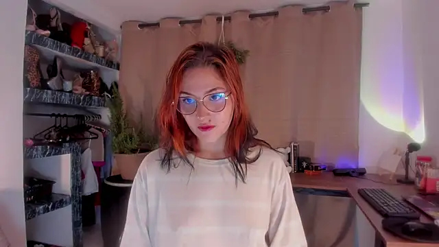 Snapshot of AmaruBloom chatting on 11/17/25, 07:25 AmaruBloom online show from 11/17/25, 07:25