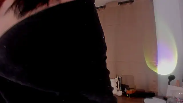 Snapshot of AmaruBloom chatting on 12/03/25, 04:31 AmaruBloom online show from 12/03/25, 04:31