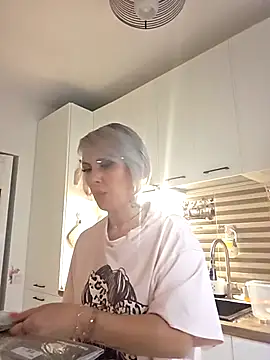 KirraWhite online show from 10/30/25, 04:41