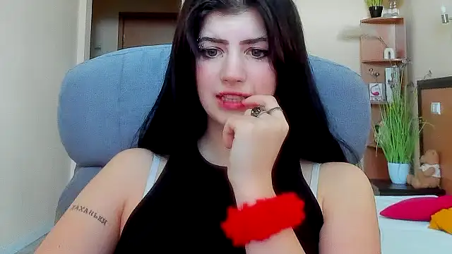 Snapshot of Miamoora chatting on 10/10/25, 11:31 Miamoora online show from 10/10/25, 11:31