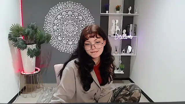 Snapshot of MileyRood chatting on 10/01/25, 01:55 MileyRood online show from 10/01/25, 01:55