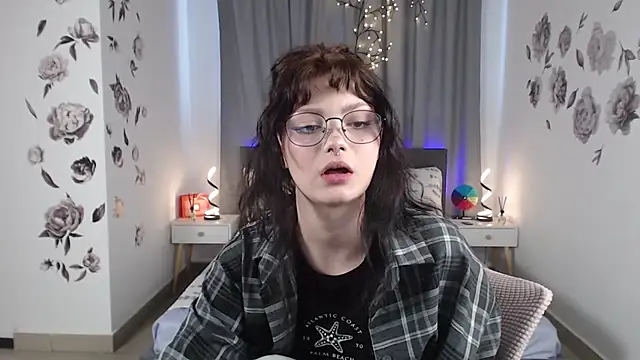 Snapshot of MileyRood chatting on 10/03/25, 11:35 MileyRood online show from 10/03/25, 11:35