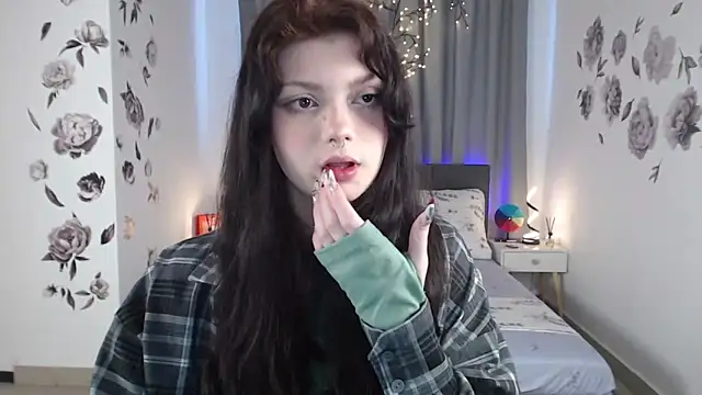 Snapshot of MileyRood chatting on 10/06/25, 11:13 MileyRood online show from 10/06/25, 11:13