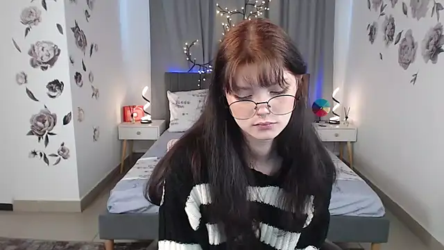 Snapshot of MileyRood chatting on 10/08/25, 11:13 MileyRood online show from 10/08/25, 11:13