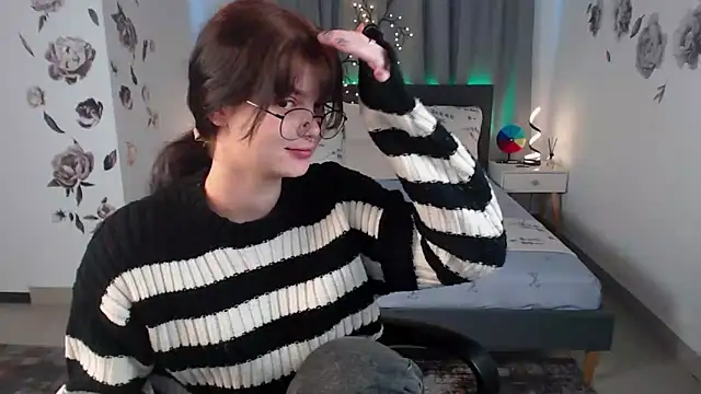 Snapshot of MileyRood chatting on 10/16/25, 11:17 MileyRood online show from 10/16/25, 11:17