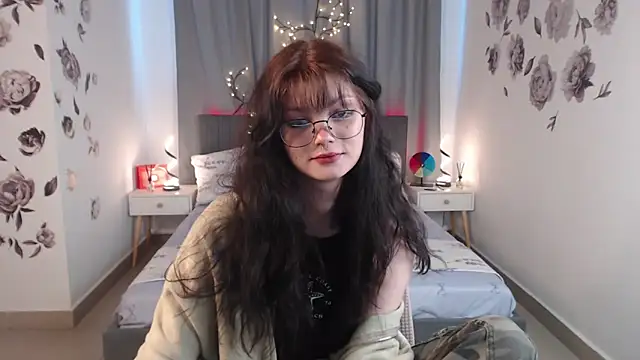 Snapshot of MileyRood chatting on 10/23/25, 11:35 MileyRood online show from 10/23/25, 11:35