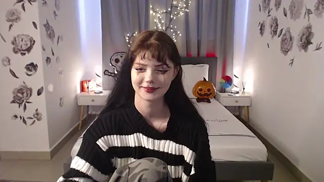 Snapshot of MileyRood chatting on 10/28/25, 11:40 MileyRood online show from 10/28/25, 11:40