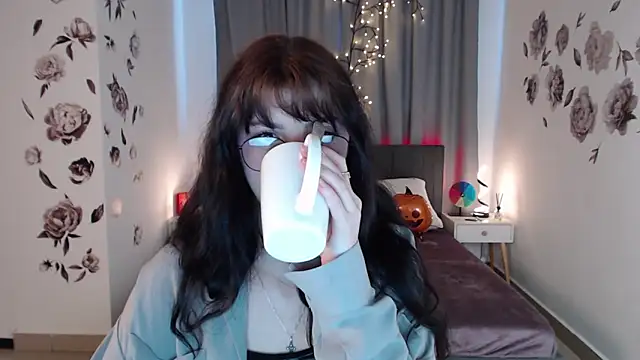 Snapshot of MileyRood chatting on 11/05/25, 11:27 MileyRood online show from 11/05/25, 11:27