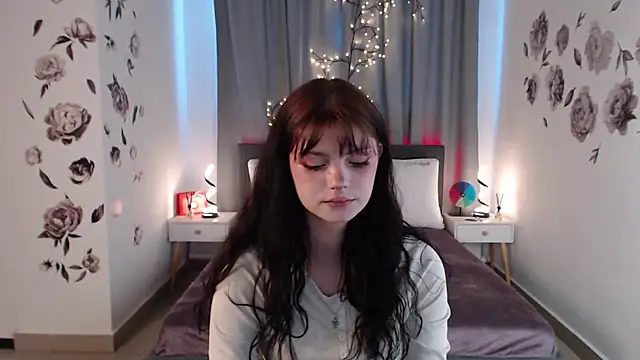 Snapshot of MileyRood chatting on 11/06/25, 11:37 MileyRood online show from 11/06/25, 11:37