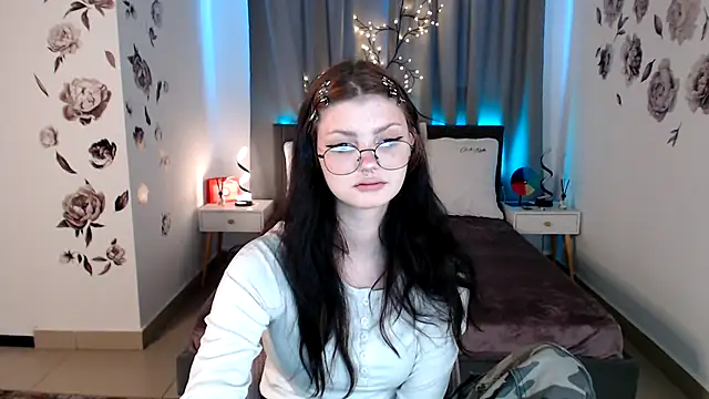 Snapshot of MileyRood chatting on 11/19/25, 01:05 MileyRood online show from 11/19/25, 01:05