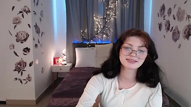 Snapshot of MileyRood chatting on 11/25/25, 01:05 MileyRood online show from 11/25/25, 01:05