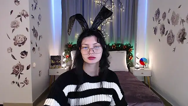 Snapshot of MileyRood chatting on 12/05/25, 01:14 MileyRood online show from 12/05/25, 01:14