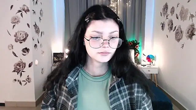 Snapshot of MileyRood chatting on 12/15/25, 11:20 MileyRood online show from 12/15/25, 11:20