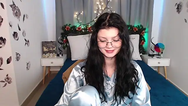 Snapshot of MileyRood chatting on 12/16/25, 11:54 MileyRood online show from 12/16/25, 11:54