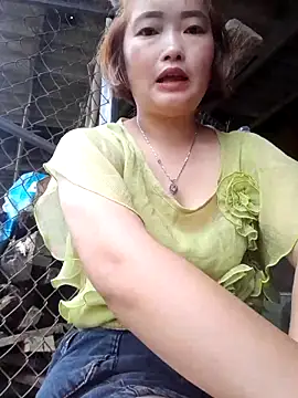 Snapshot of Bum_538 chatting on 10/14/25, 12:33 Bum 538 online show from 10/14/25, 12:33