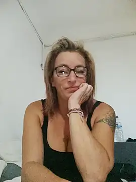 Snapshot of Fifi83Bell chatting on 09/30/25, 07:30 Fifi83Bell online show from 09/30/25, 07:30