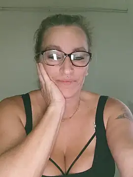 Snapshot of Fifi83Bell chatting on 10/03/25, 07:33 Fifi83Bell online show from 10/03/25, 07:33