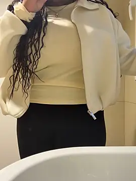 Snapshot of nanaisbackk chatting on 12/17/25, 11:27 nanaisbackk online show from 12/17/25, 11:27