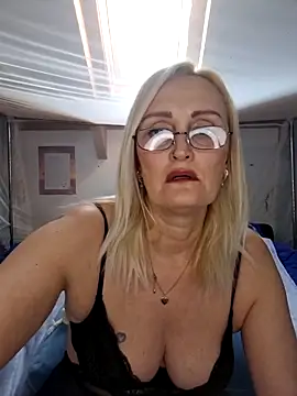 Snapshot of Jenny_Blum chatting on 12/16/25, 11:15 Jenny Blum online show from 12/16/25, 11:15