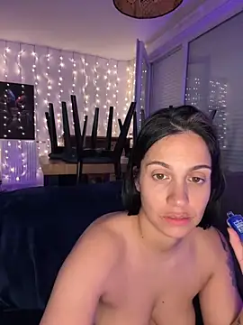 LaPetiteKim online show from 11/13/25, 09:03