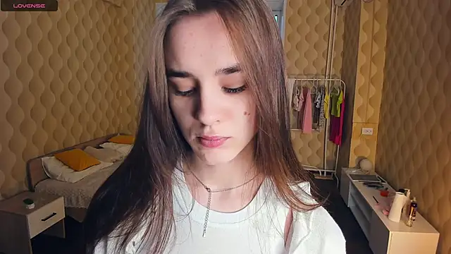 JinnyMcie online show from 12/21/25, 12:12