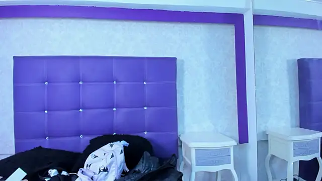 Snapshot of LeaMoreau22 chatting on 10/11/25, 12:04 LeaMoreau22 online show from 10/11/25, 12:04