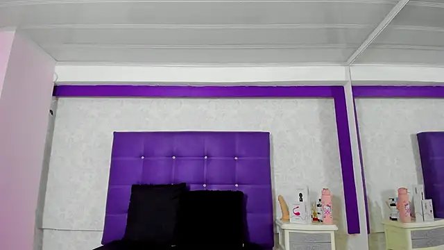 Snapshot of LeaMoreau22 chatting on 10/19/25, 11:22 LeaMoreau22 online show from 10/19/25, 11:22