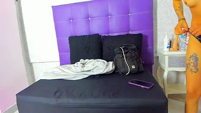 Snapshot of LeaMoreau22 chatting on 10/29/25, 11:45 LeaMoreau22 online show from 10/29/25, 11:45