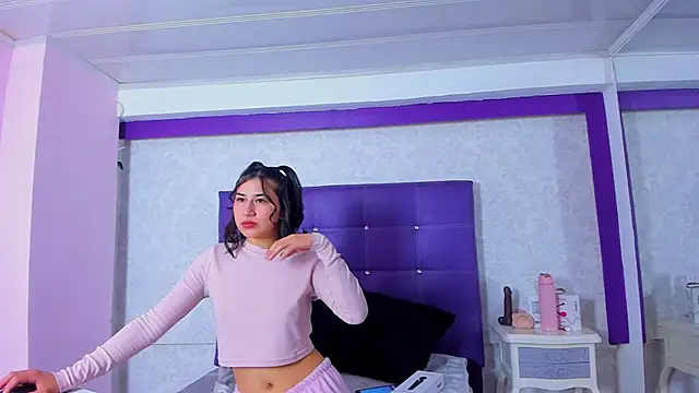 Snapshot of LeaMoreau22 chatting on 11/16/25, 12:22 LeaMoreau22 online show from 11/16/25, 12:22