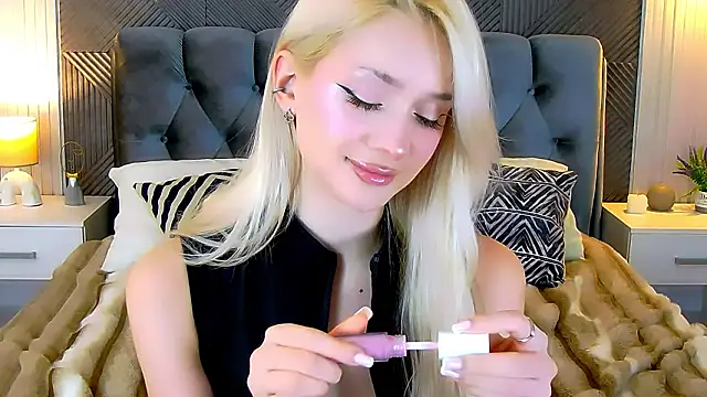 SugarWhisper online show from 03/15/26, 05:46