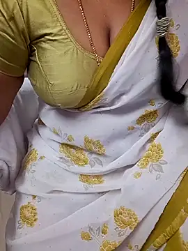 Snapshot of Tamil_Ammani chatting on 10/17/25, 04:37 Tamil Ammani online show from 10/17/25, 04:37