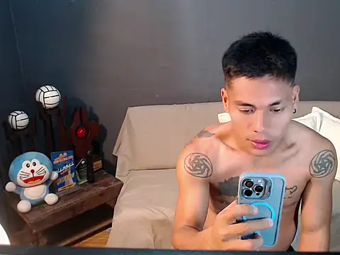 Snapshot of Cute_Lucas chatting on 10/02/25, 04:25 Cute Lucas online show from 10/02/25, 04:25