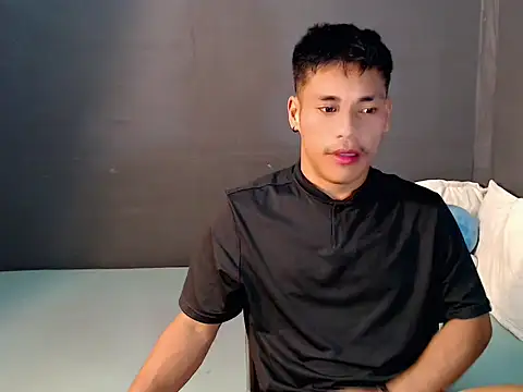 Snapshot of Cute_Lucas chatting on 10/13/25, 02:11 Cute Lucas online show from 10/13/25, 02:11