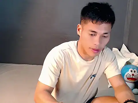 Snapshot of Cute_Lucas chatting on 10/15/25, 04:29 Cute Lucas online show from 10/15/25, 04:29