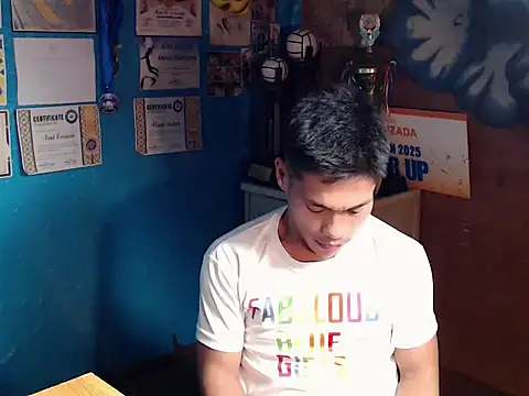 Snapshot of Cute_Lucas chatting on 10/17/25, 11:46 Cute Lucas online show from 10/17/25, 11:46