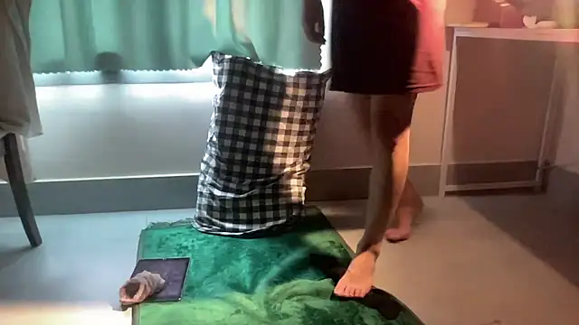 yewuzhibb online show from 10/03/25, 07:05