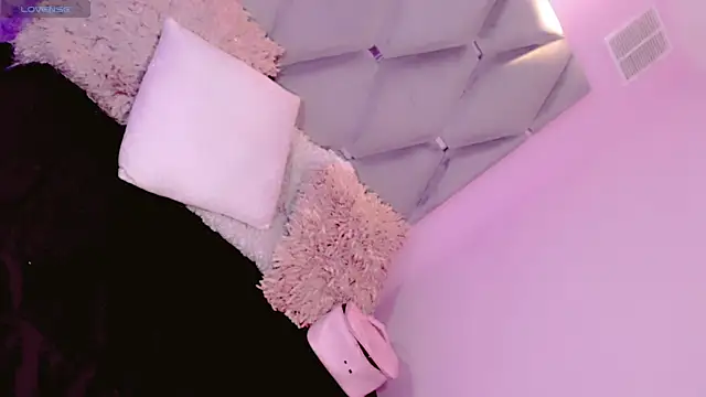 Snapshot of Saraa_Jone chatting on 12/05/25, 04:21 Saraa Jone online show from 12/05/25, 04:21