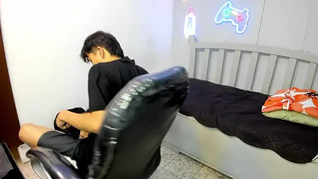 StiwenTwink online show from 11/29/25, 07:50