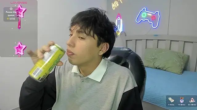 StiwenTwink online show from 12/17/25, 07:31