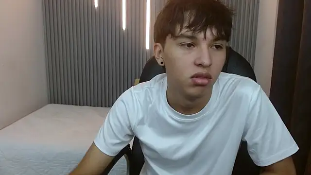 Snapshot of StiwenTwink chatting on 07/09/26, 01:04 StiwenTwink online show from 07/09/26, 01:04