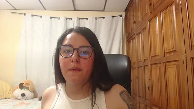 Venus cat  online show from 05/17/26, 02:20