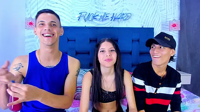 Snapshot of Youngs_Wild chatting on 10/08/25, 12:08 Youngs Wild online show from 10/08/25, 12:08