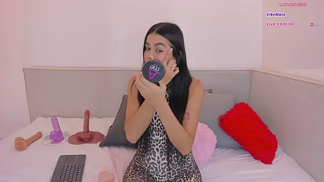 Snapshot of Samara_hale chatting on 11/01/25, 03:19 Samara hale online show from 11/01/25, 03:19