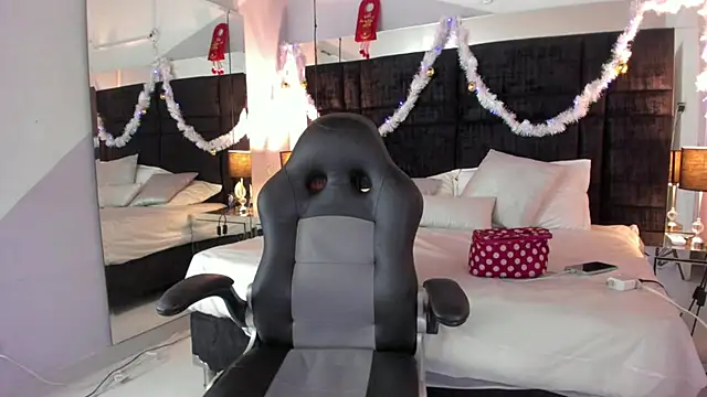 MayaCurvy online show from 11/16/25, 04:40