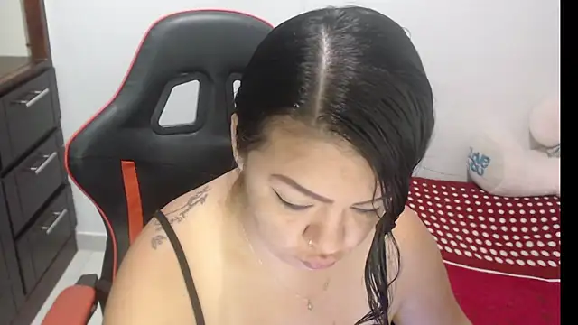 Snapshot of emily_sexxx chatting on 06/09/26, 06:47 emily sexxx online show from 06/09/26, 06:47