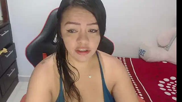 Snapshot of emily_sexxx chatting on 07/13/26, 06:27 emily sexxx online show from 07/13/26, 06:27